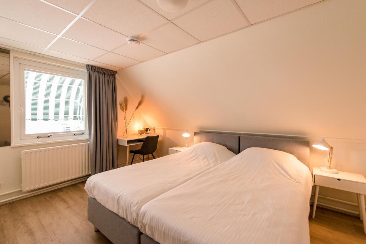 Hotel-Restaurant De Walvisvaarder Hollum  Exteriör bild